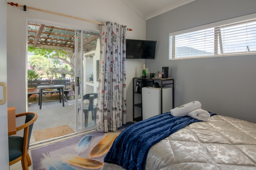 5 Bedroom Property for Sale in Heuningkloof Western Cape